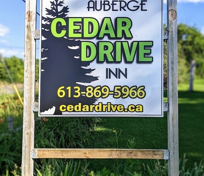 مبيت وإفطار Cedar Drive Inn