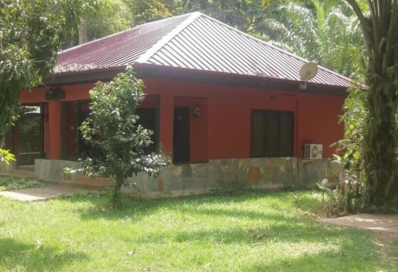 فندق Big Foot Safari Lodge