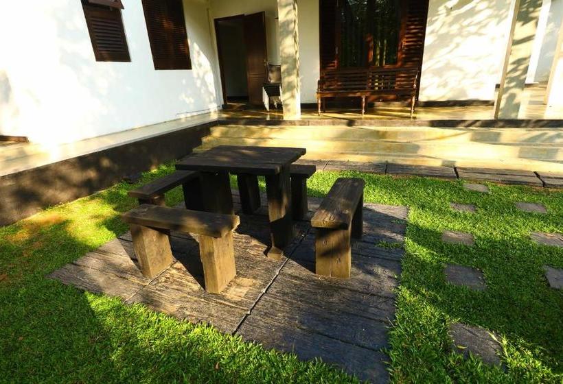 ホテル Leaf Watagala