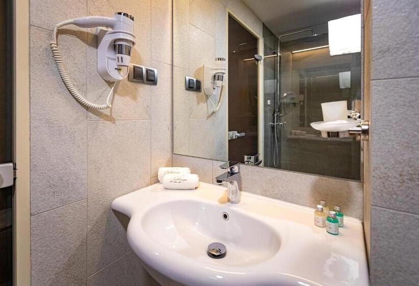 Отель & Relax Zone Cattleya