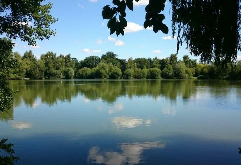 Отель Woodland Waters