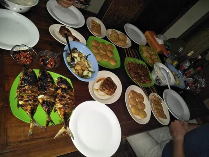 פנסיון Arrys Watukarung Surfcamp