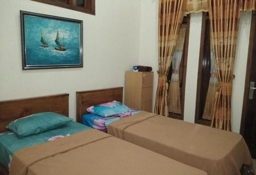 פנסיון Arrys Watukarung Surfcamp