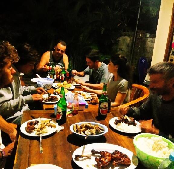 פנסיון Arrys Watukarung Surfcamp
