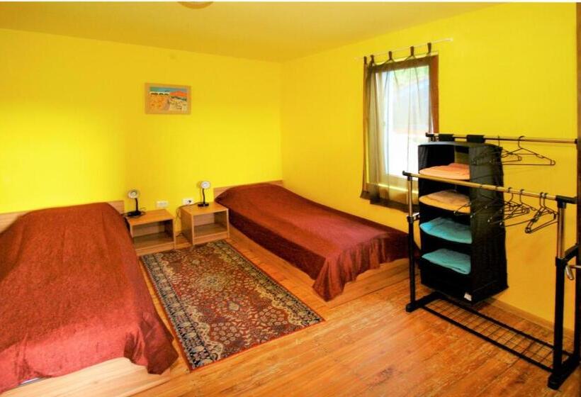 بنسيون Chuchi Guest House 1