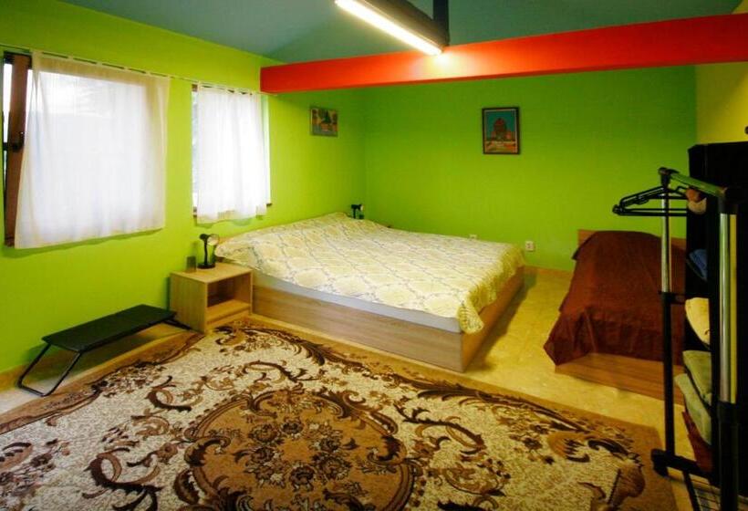 بنسيون Chuchi Guest House 1