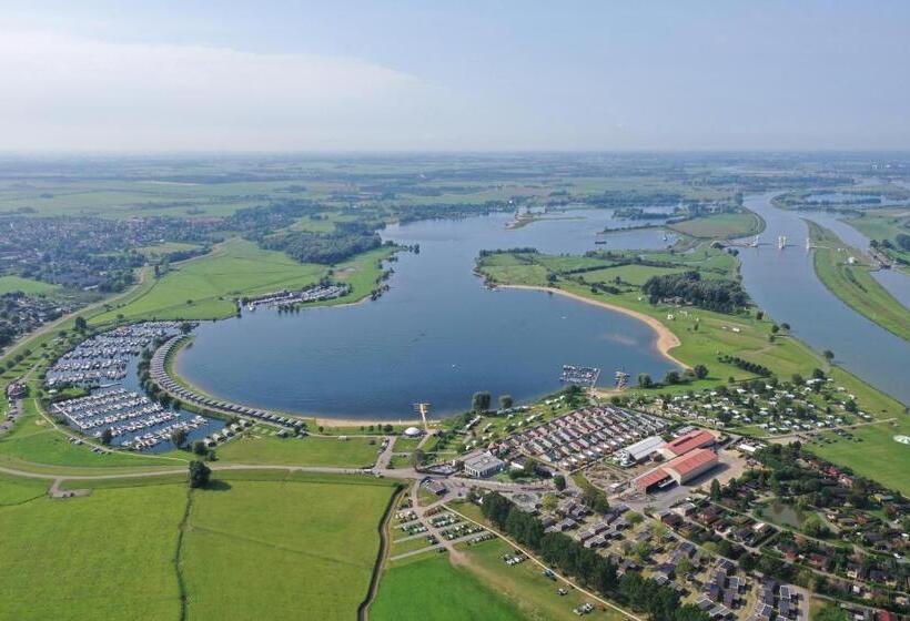 リゾートホテル Vakantiepark Eiland Van Maurik