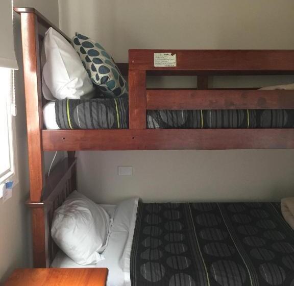 Royal Hotel Snake Valley