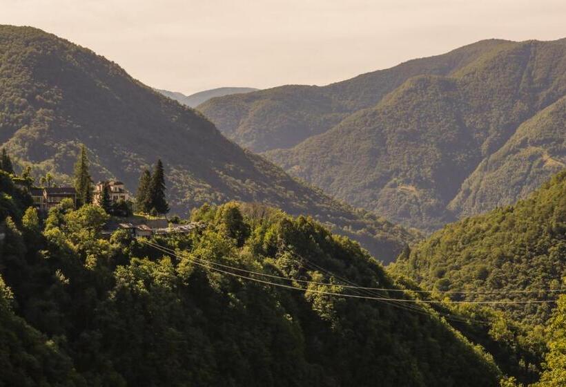 Wild Valley Hostel   Villa Edera