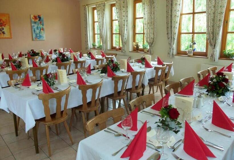 فندق صغير Gasthof Pension „zur Hammerschmiede“