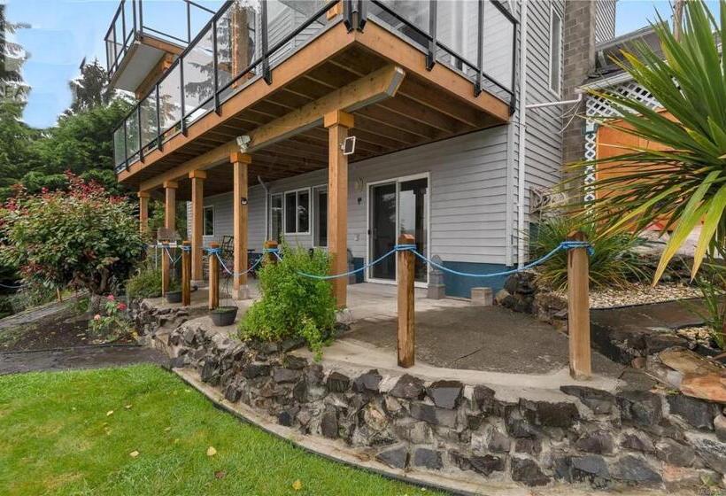 הוסטל The Oceanfront Inn On Stephens Bay