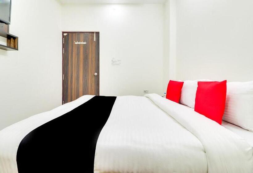 فندق Collection O Pratik Inn