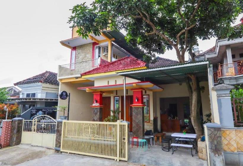 ホテル Oyo Life 3064 Mahameru Kost Putra