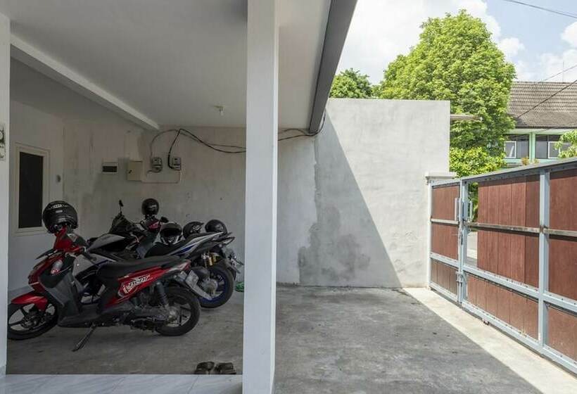 ペンション Koolkost Syariah Near Universitas Merdeka Malang   Caters To Women