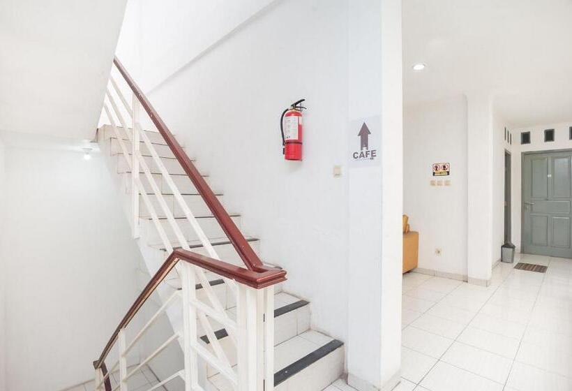 פנסיון Reddoorz Syariah Near Grand Galaxy Park