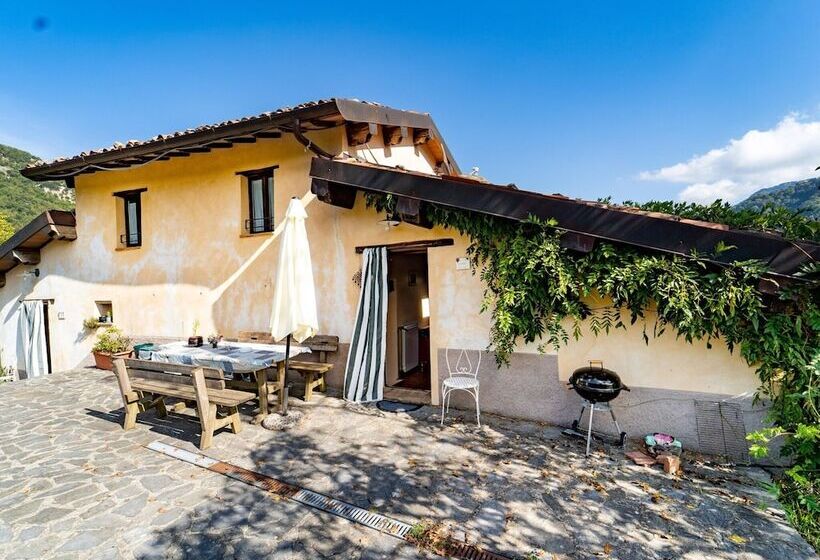 Graceful Cottage In Vergemoli With Private Fenced Garden