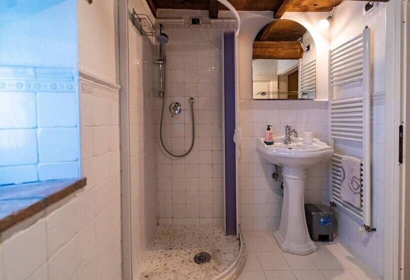 Graceful Cottage In Vergemoli With Private Fenced Garden