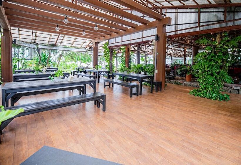 בית מלון כפרי Baan Klang Aow Beach Resort