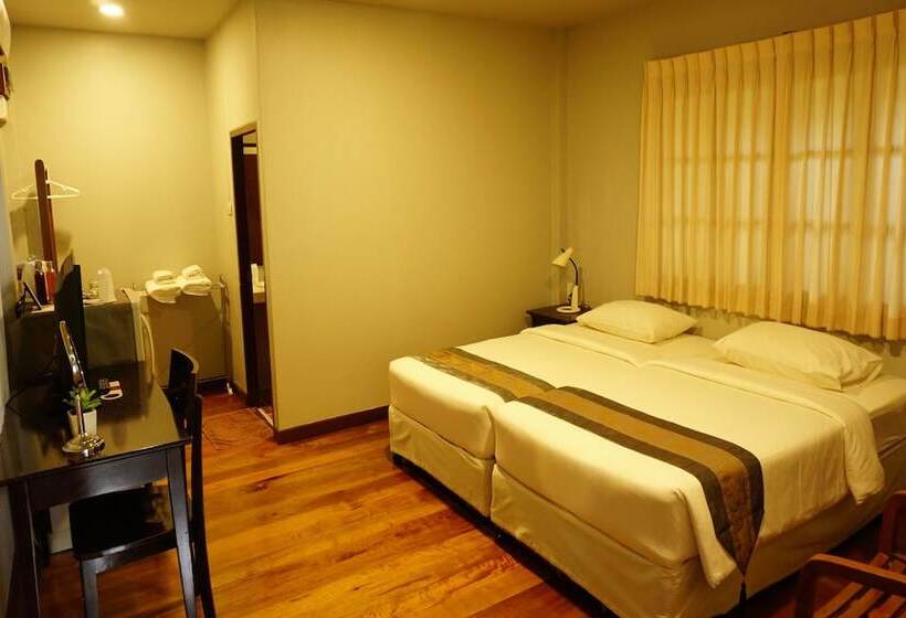 בית מלון כפרי Baan Klang Aow Beach Resort