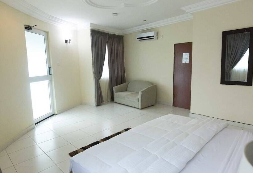 فندق Karela Beach Resort