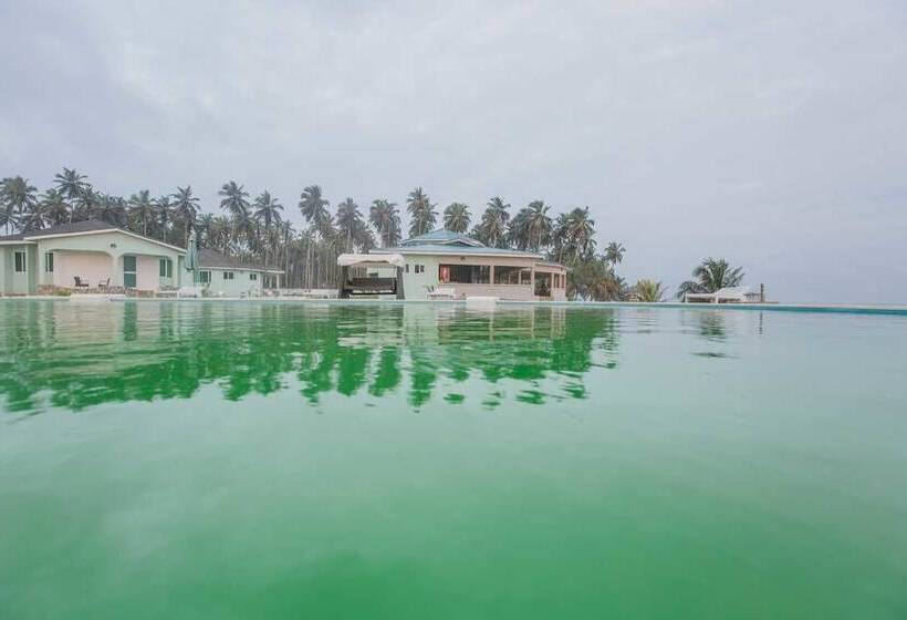 فندق Karela Beach Resort