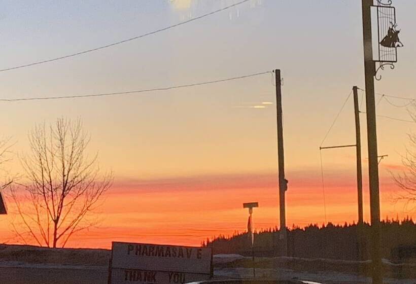 בית מלון כפרי Sheridan Lawrence Inn