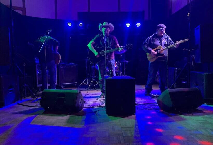 בית מלון כפרי Sheridan Lawrence Inn