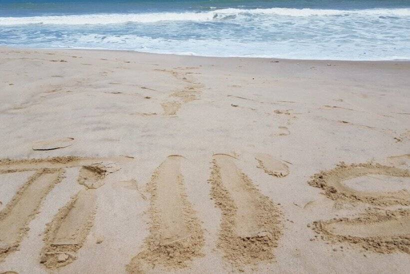 Отель Tills Beach
