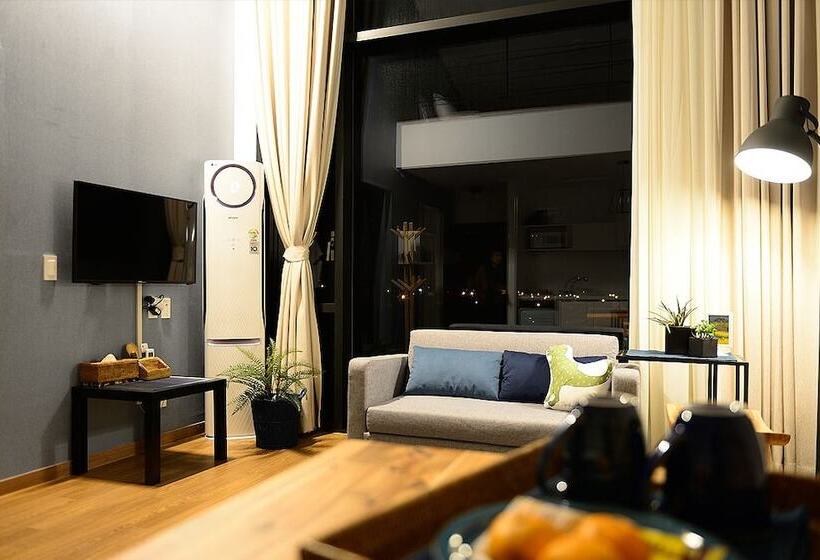 בית מלון כפרי Jeju Clair De Lune Pension