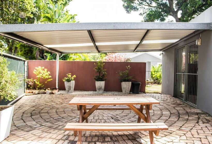 هتل Little Rose Guesthouse & Self Catering