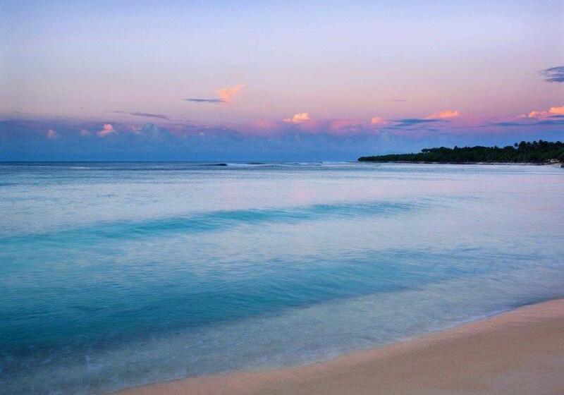 هتل Breakas Beach Resort