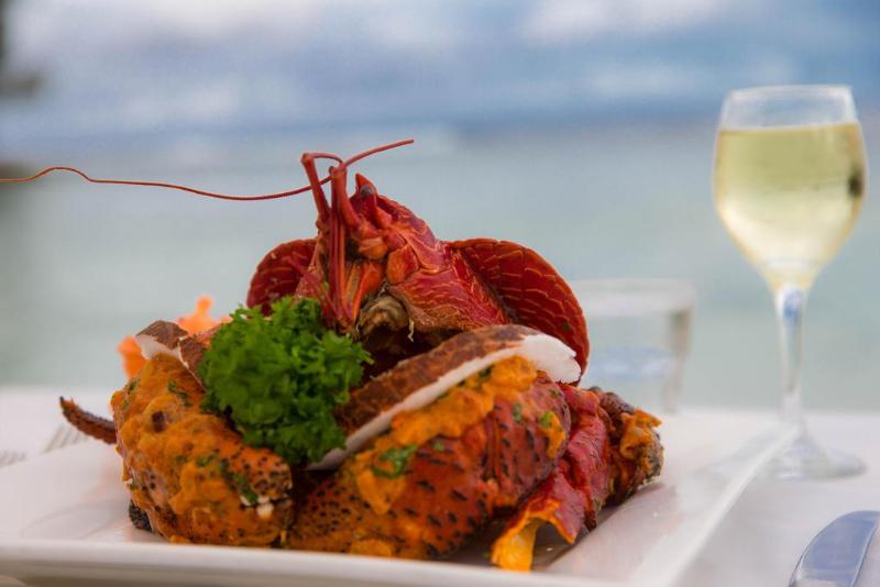 هتل Breakas Beach Resort