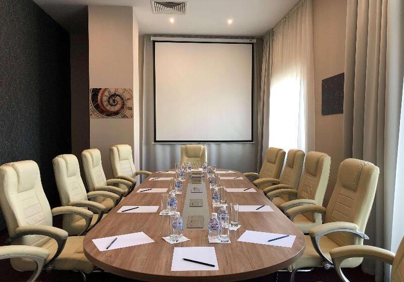 هتل Golden Tulip Varna