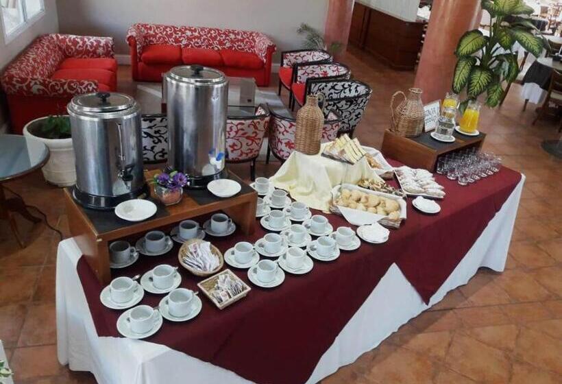 Howard Johnson Rio Ceballos Hotel Y Casino