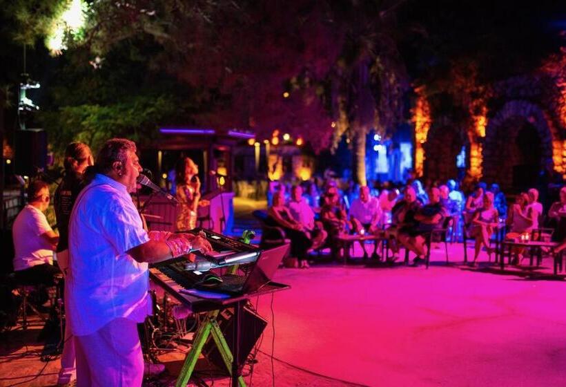 هتل Montana Pine Resort   All Inclusive