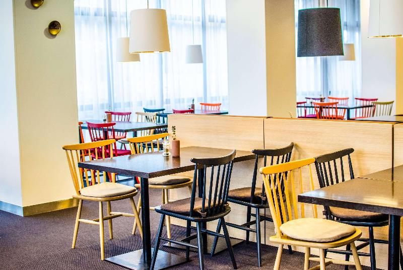 هتل Vienna House Easy By Wyndham Bucharest Airport