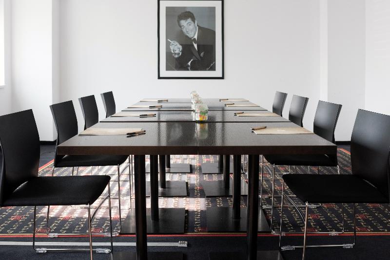 هتل Vienna House Easy By Wyndham Bucharest Airport