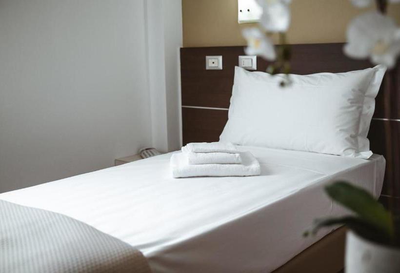 בית מלון כפרי Albergo Commercio