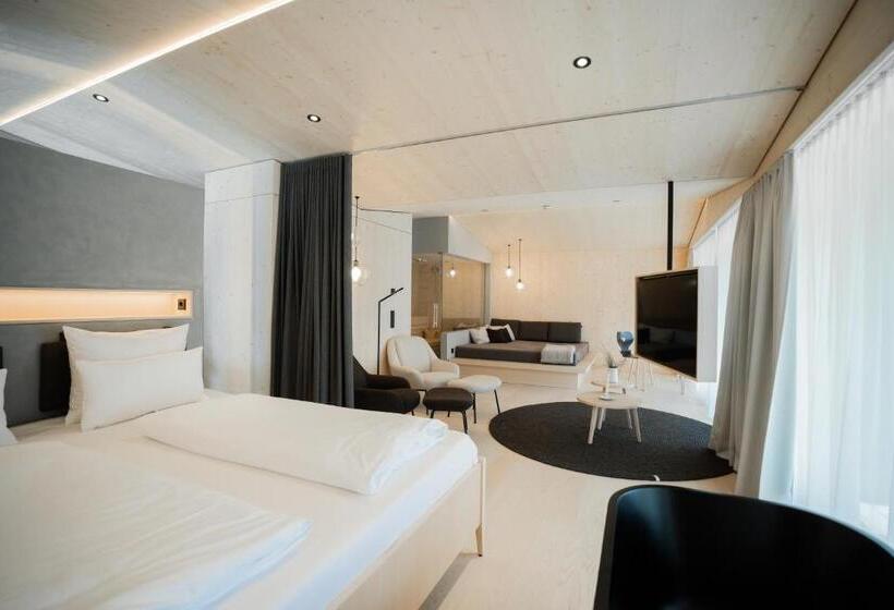 Отель Amrai Suites