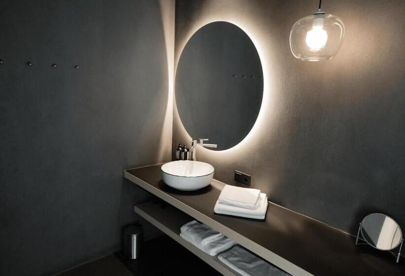 Отель Amrai Suites