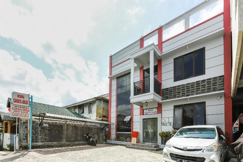 هتل Reddoorz Near Wisma Cahaya Abadi Sepinggan Airport Balikpapan