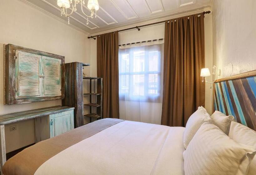هتل Trilye Bay C Konak