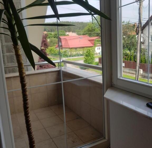پانسیون Lara Guest House
