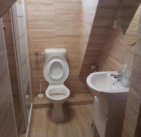 پانسیون Lara Guest House