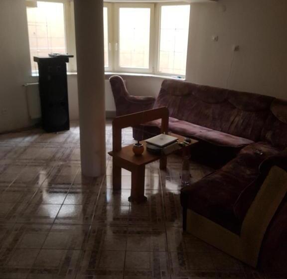 پانسیون Lara Guest House