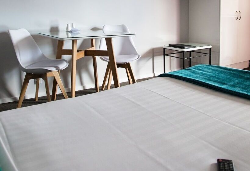 Отель Bks Palm Court Motor Lodge