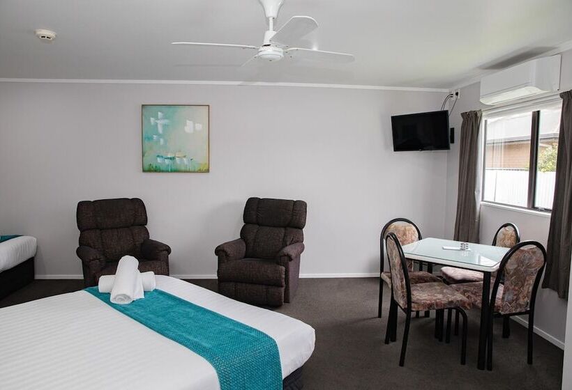 Отель Bks Palm Court Motor Lodge