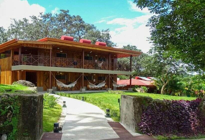 هتل Hacienda Guachipelin