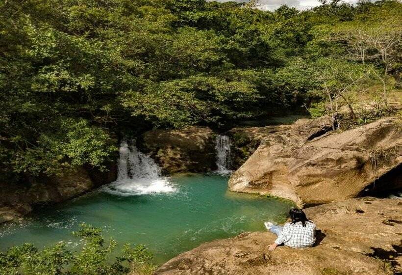 هتل Hacienda Guachipelin
