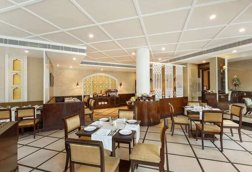 בית מלון כפרי La Place Sarovar Portico